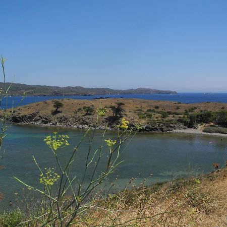 Tranquilos Estudios Cerca De La Playa Кадакес Екстериор снимка